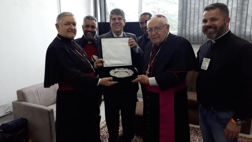 Donato entrega Salva de Prata à Diocese do Campo Limpo